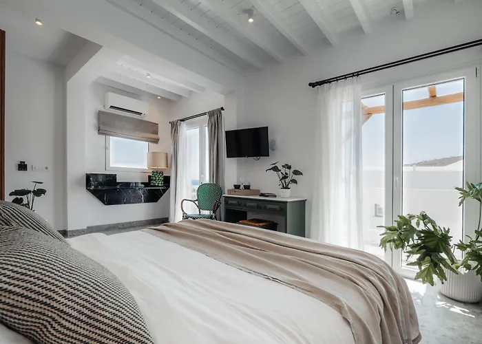 Pelican Bay Отель