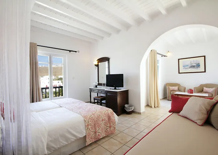 Pelican Bay Отель 4*