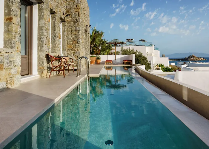 Pelican Bay Отель